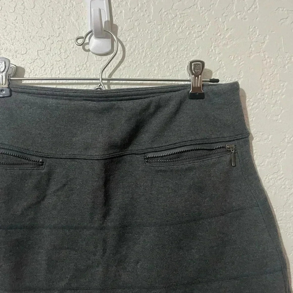 🎉 Athleta Strata Gray Ponte Skirt - Picture 5 of 6